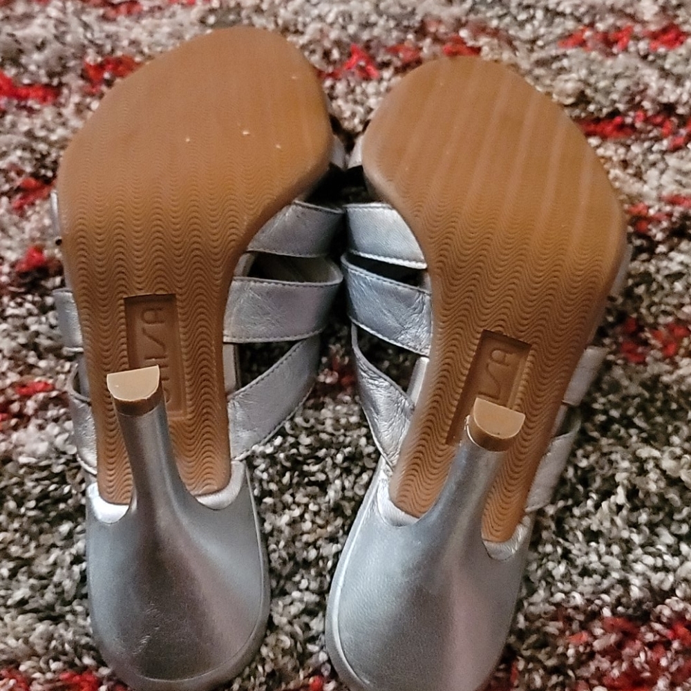 Sandals - Picture 2 of 2